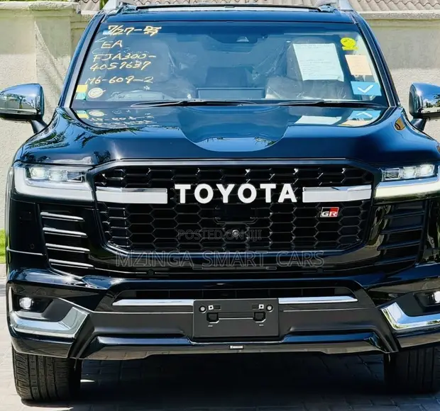 Toyota Land Cruiser LC300 2024 Black - 1