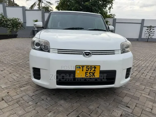 Toyota Corolla Rumion 2008 Nyeupe - 1