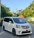 Toyota Noah 2011 Nyeupe - 2
