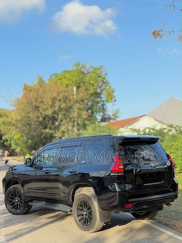 Toyota Land Cruiser Prado 2021 Black Edition - 1