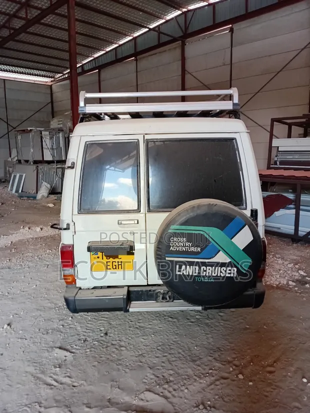 Toyota Land Cruiser 4x4 2004 Nyeupe - 1