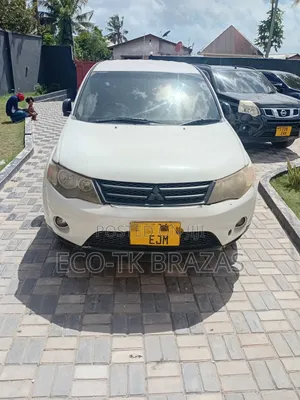 Mitsubishi Outlander SE 2010 Nyeupe