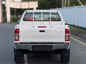 Toyota Hilux 2012 Pearl