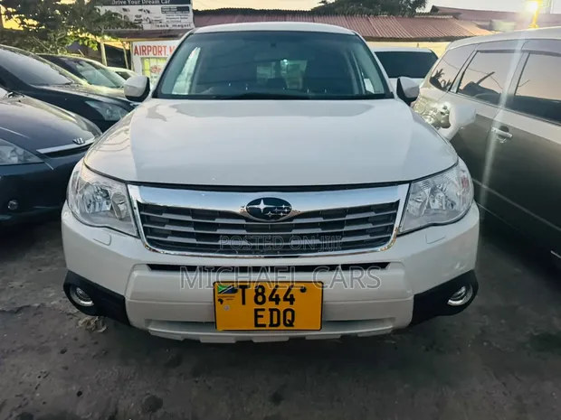 Subaru Forester 2010 White - 1