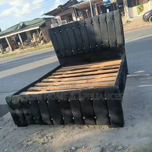 Kitanda cha Sofa SofaSofa 5/6 Nyeusi (Kimetumika)