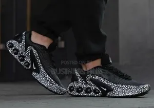 Nguo Mpya za Nike TN Sneakers
