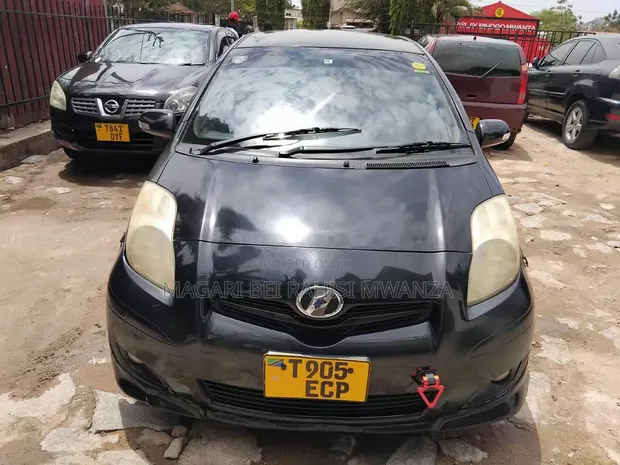 Toyota Vitz 2005 Nyeusi - 1