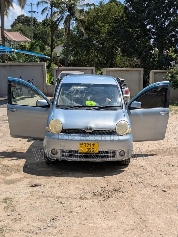 Toyota Sienta 2003 - 1