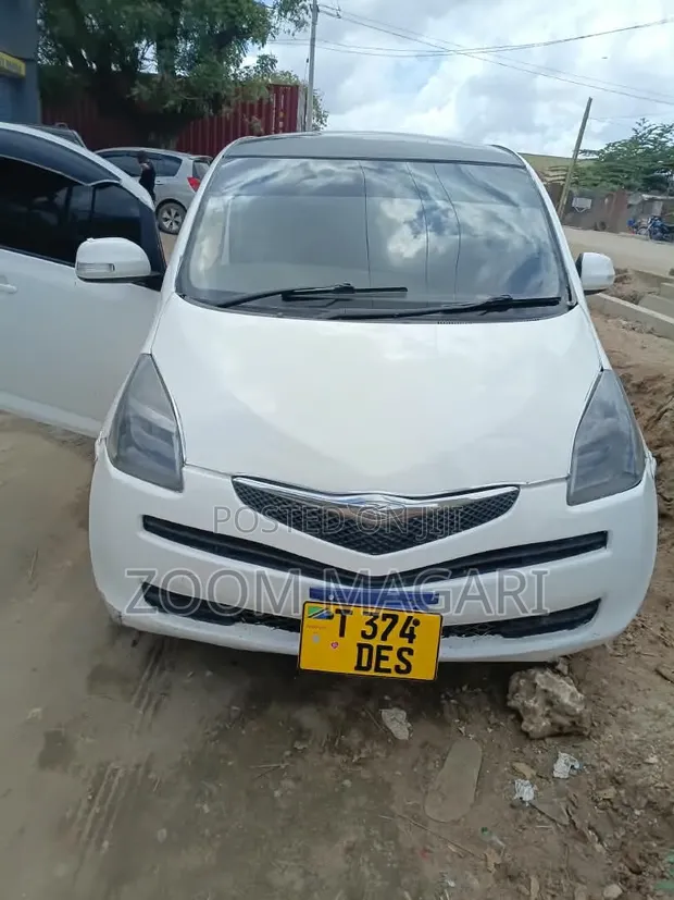 Toyota Ractis 2005 White - 1