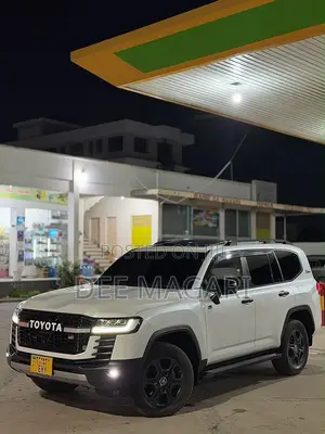 Toyota Land Cruiser 300 GR Sport 2024