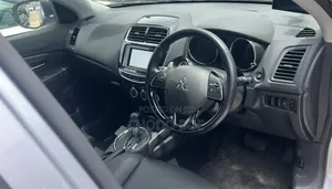 Mitsubishi RVR 2017 Nyeupe