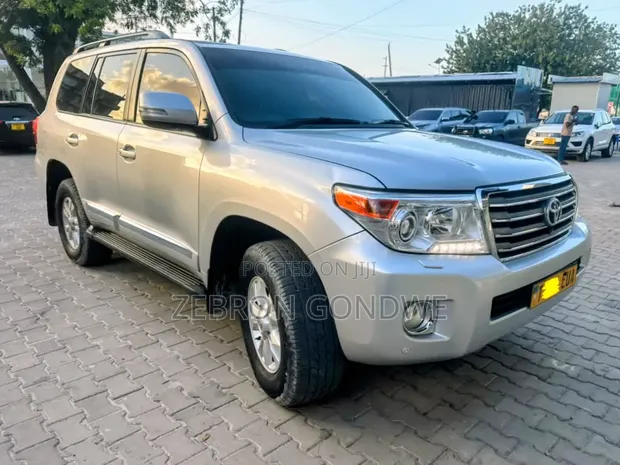 Toyota Land Cruiser 4.5 V8 DLX 2015 Nyeupe - 1
