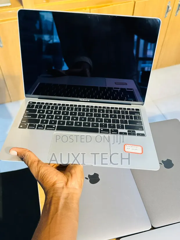 Apple MacBook Air 2020 M1 8GB RAM 256GB SSD - 1
