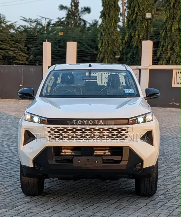 Toyota Hilux 2026 2.8 TRAVO SMART Double Cab - 1
