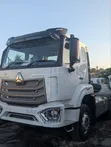 CNHTC Howo NX 371hp Tractor Unit - 4