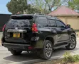 Toyota Land Cruiser Prado 2022 Nyeusi ya Matt - 3