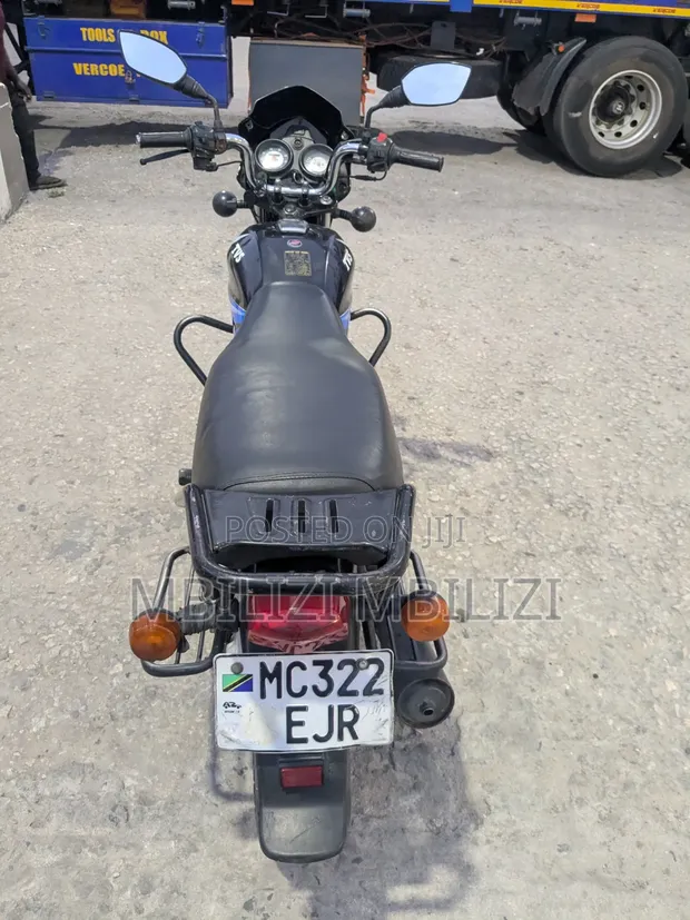 TVS HLX 125 2025 Nyeusi - 1
