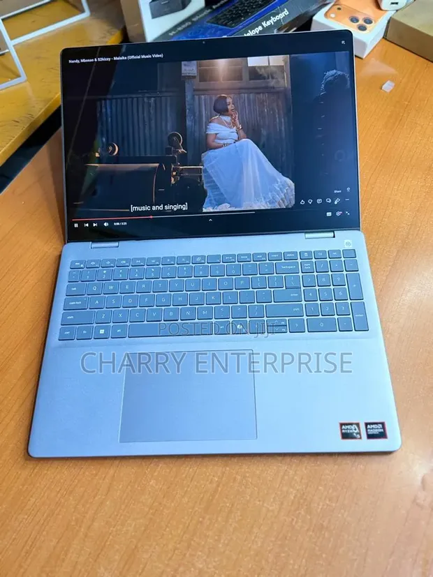Laptop Dell Inspiron 16 Plus 7620 - 16GB RAM, 512GB SSD - 1
