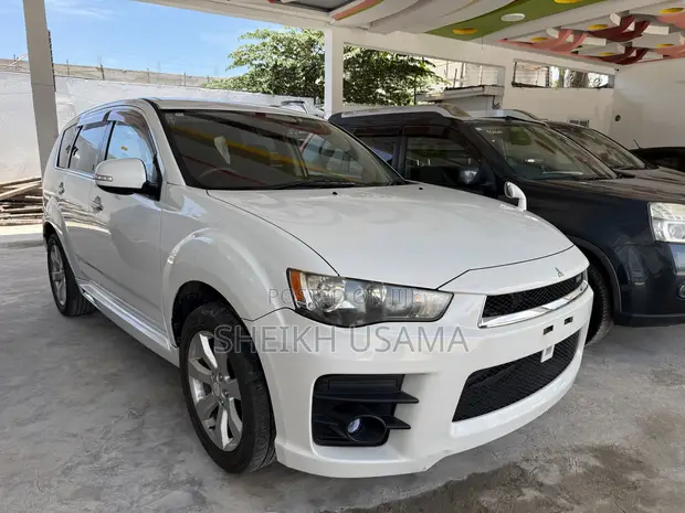 Mitsubishi Outlander 2011 White - 1