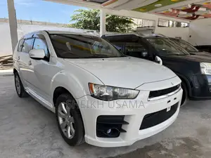 Mitsubishi Outlander 2011 Nyeupe