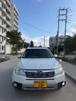 Subaru Forester 2010 Nyeupe