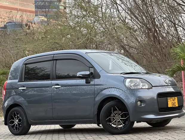 Toyota Porte 2015 - Dark Gray - 1