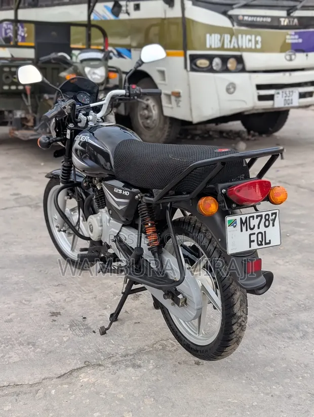 Bajaj Boxer 125 2026 Black - 1