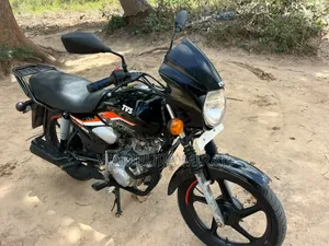 TVS 2026 Pikipiki ya Umeme - Nyeusi