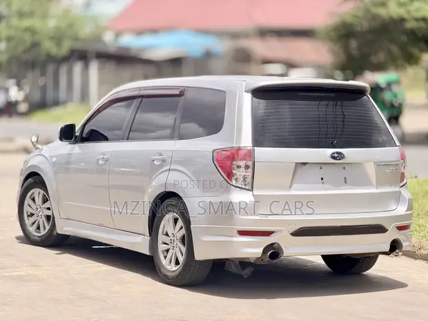 Subaru Forester 2.5XT Limited 2010 Silver - 1