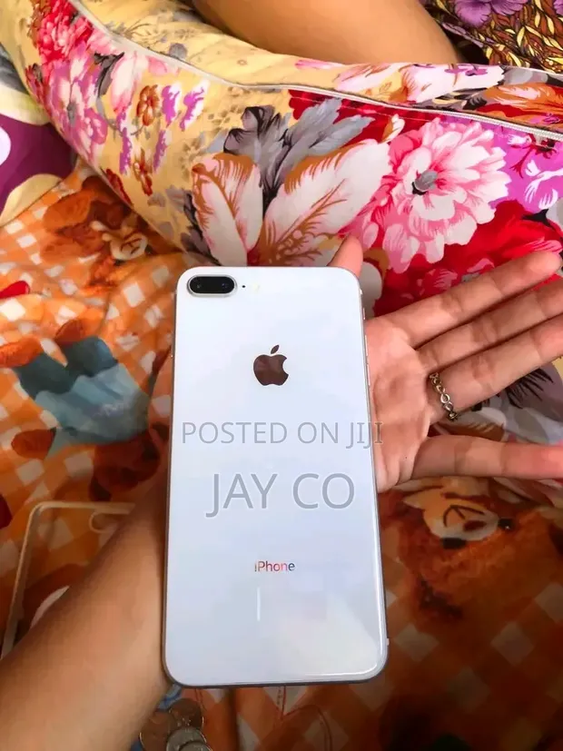 Apple iPhone 8 Plus 64GB White - 1