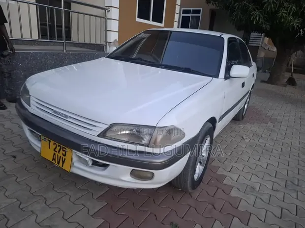 Toyota Carina SI 2001 Nyeupe - 1