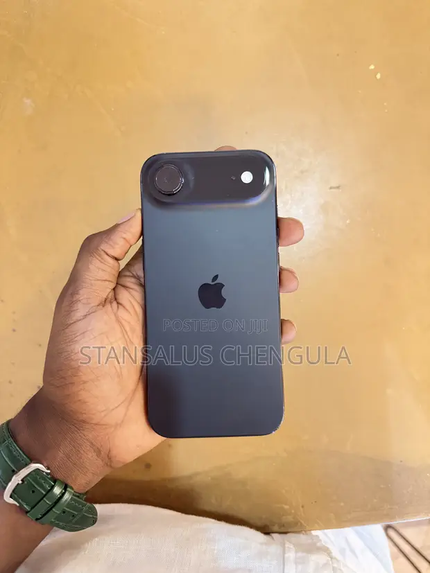 Apple iPhone Air 256GB Nyeusi (Iliyo tumika) - 1