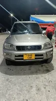Toyota RAV4 Base 4x4 1999 Nyeupe - 4