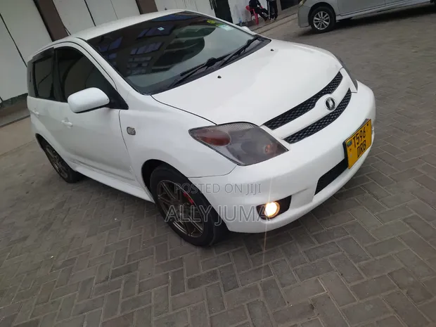Toyota IST 2006 White - 1