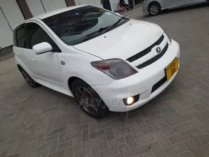 Toyota IST 2006 Nyeupe