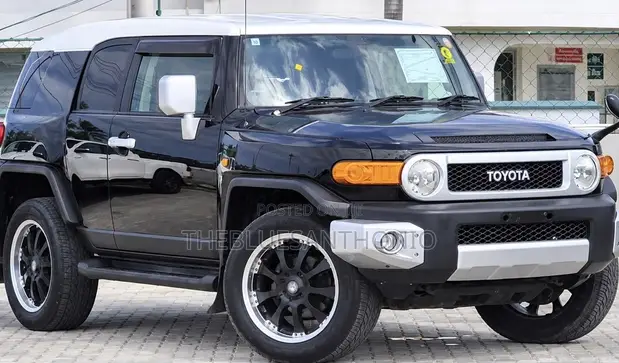 Toyota FJ Cruiser 2015 Nyeusi - 1