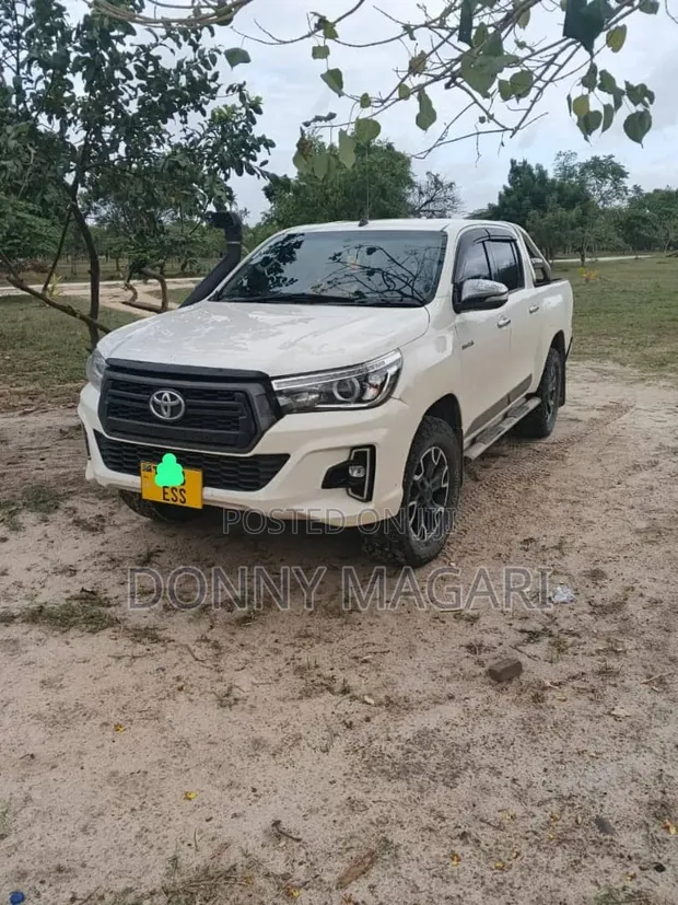 Toyota Hilux 2019 Nyeupe - 1