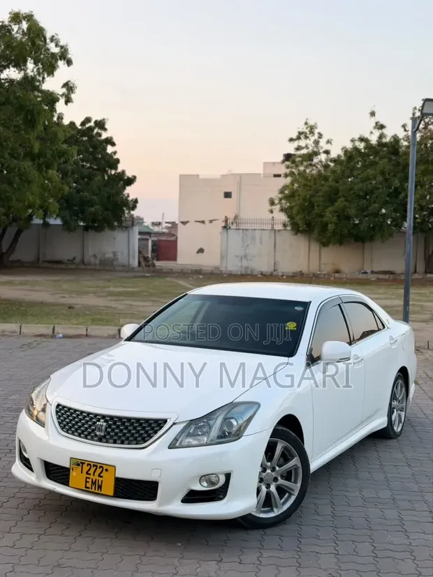 Toyota Crown Athlete 2015 White - 1