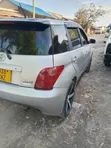 Toyota IST 2004 Nyeupe - 2
