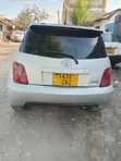 Toyota IST 2004 Nyeupe - 3