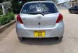 Toyota Vitz 2006 Nyeupe - 3