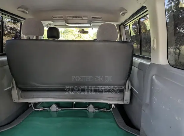 Toyota Hiace Quantum 2005 Nyeupe - 1
