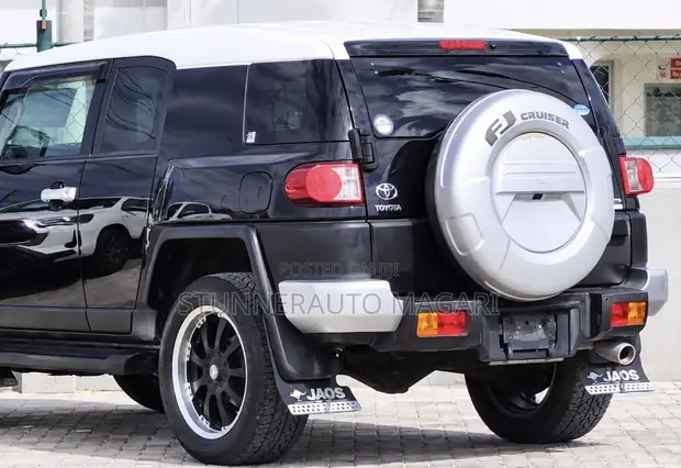 Toyota Land Cruiser FJ 2012 Black - 1
