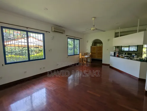 Bungalow ya Vyumba 3 vya Kulala kwa Ajili ya Kukodisha Masaki - 1