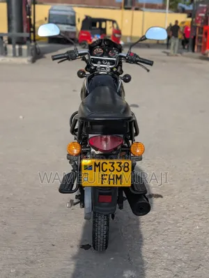 Bajaj 2025 Nyeusi