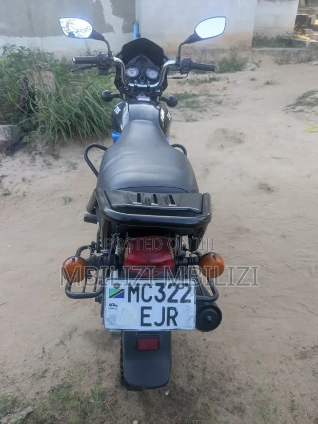 TVS HLX 125 2025 Black - 1