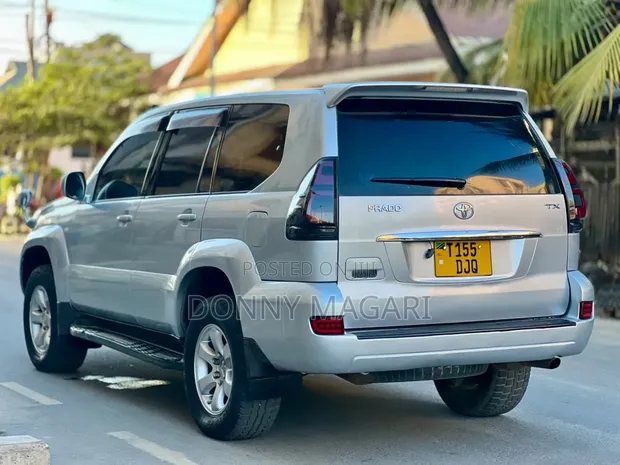 Toyota Land Cruiser Prado 2005 Silver - 1