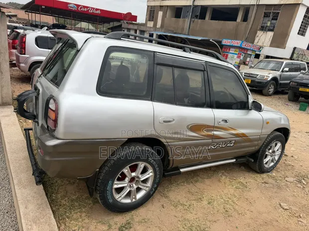 Toyota RAV4 1999 Silver - 1