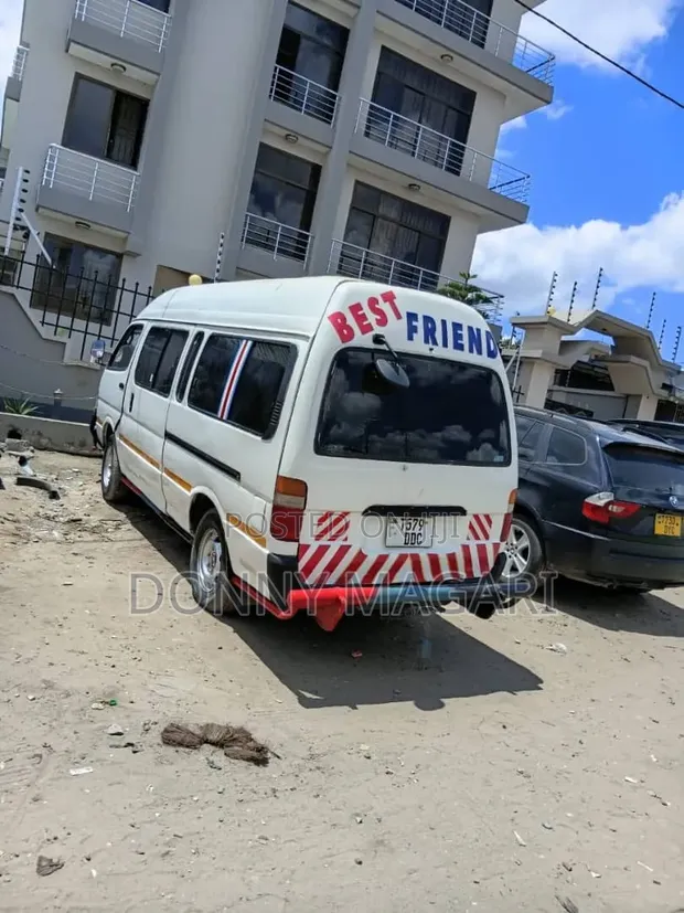 Toyota HiAce 2005 Silver - 1