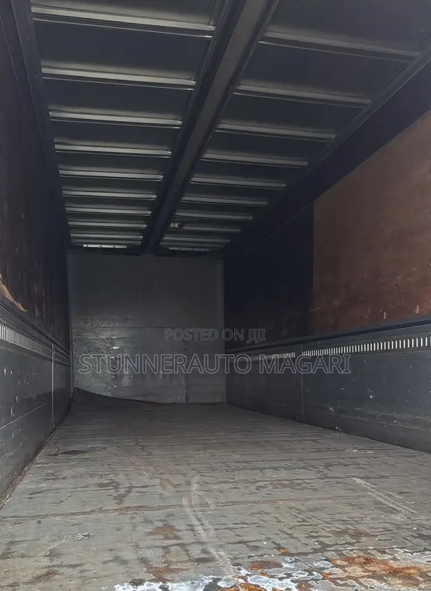Malori ya Mitsubishi Fuso Super Great Box Body (2002) - 1